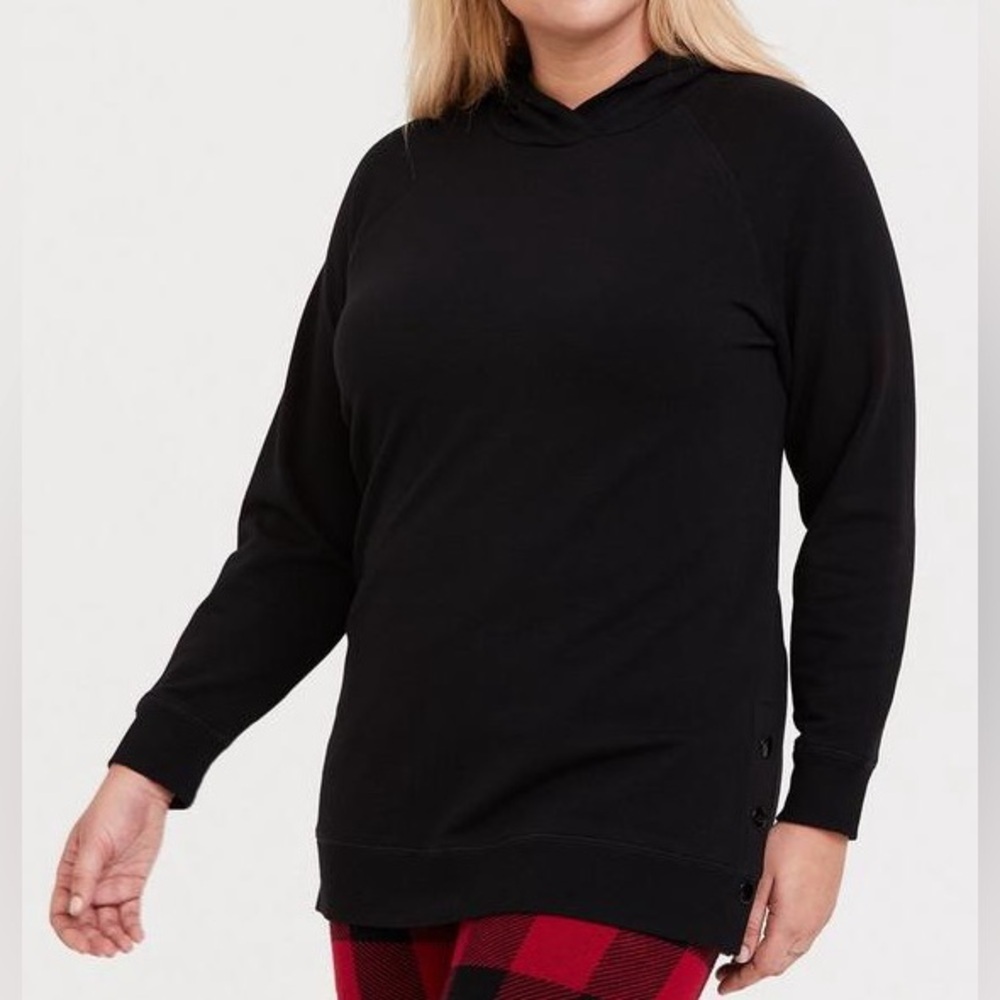 Torrid Black Fleece Snap Button Hem Tunic Hoodie, size 00 (M)